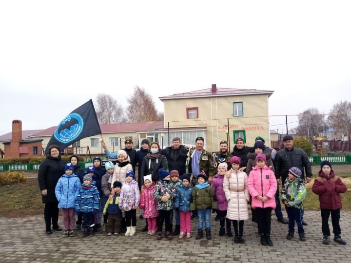 Разведчики Алексеевского района в свой праздник навестили ребят из приюта и подарили им подарки