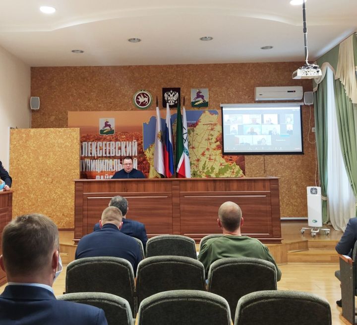 Главе района Сергею Демидову доложили о ситуации с коронавирусом в Алексеевском