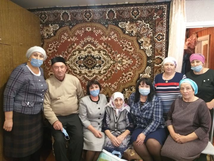 90-летний юбилей отметила труженица тыла Гайнулина Гульсума Зайнулловна