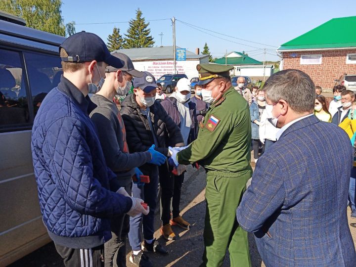 Четверо алексеевцев отправились служить в армию