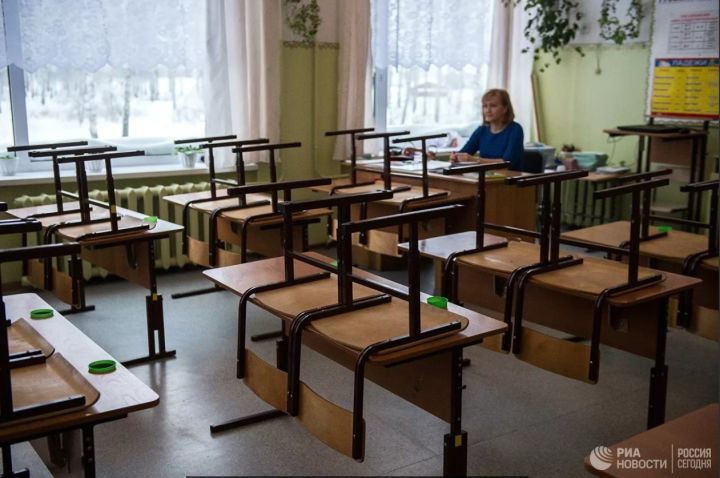 Законопроект с советскими нормами для учителей готовят в Госдуме