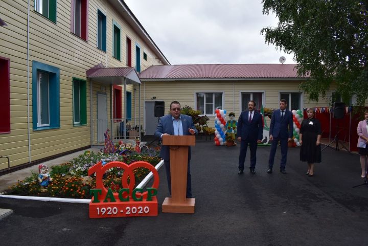 Сегодня после капитального ремонта был торжественно открыт детский сад "Зайчик".