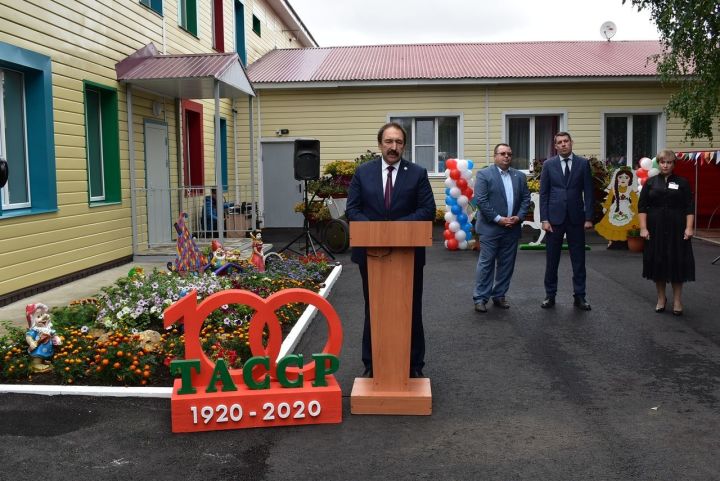 Сегодня после капитального ремонта был торжественно открыт детский сад "Зайчик".