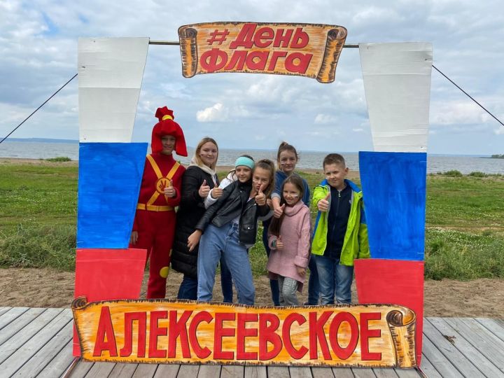 В Алексеевском районе состоялся праздник - День Российского флага