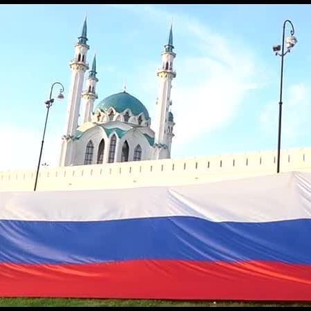 Глава Алексеевского района Сергей Демидов поздравляет с Днем Государственного флага РФ