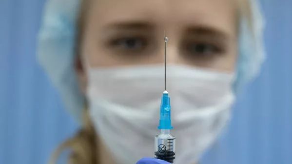 Названа причина недоступности вакцины от коронавируса для детей