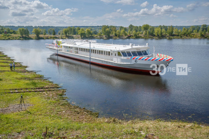 Первое в РФ пассажирское судно на СПГ спустили на воду на зеленодольской верфи