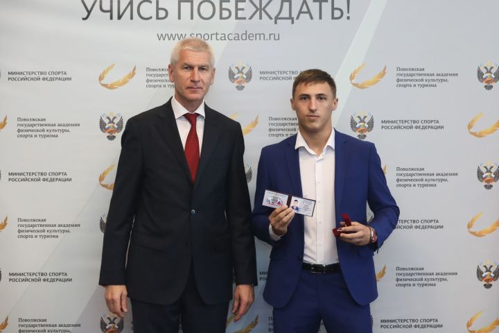 Алексеевских борцов наградил министр спорта России Олег Матыцин