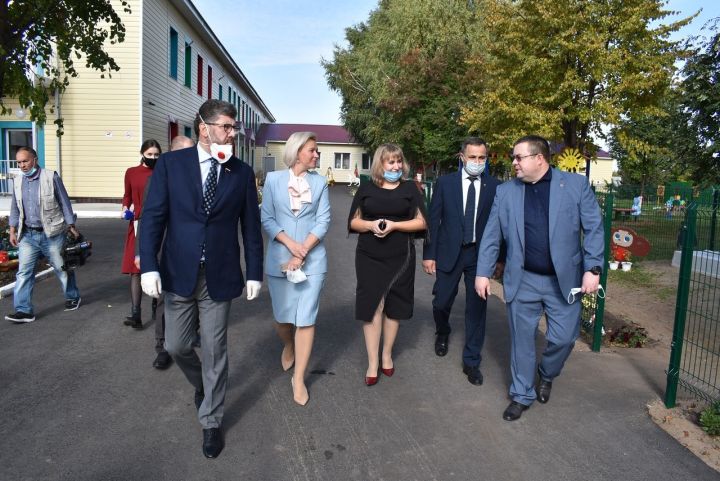 Сегодня Алексеевский район посетил депутат Госдумы Борис Менделевич