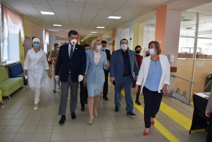 Сегодня Алексеевский район посетил депутат Госдумы Борис Менделевич