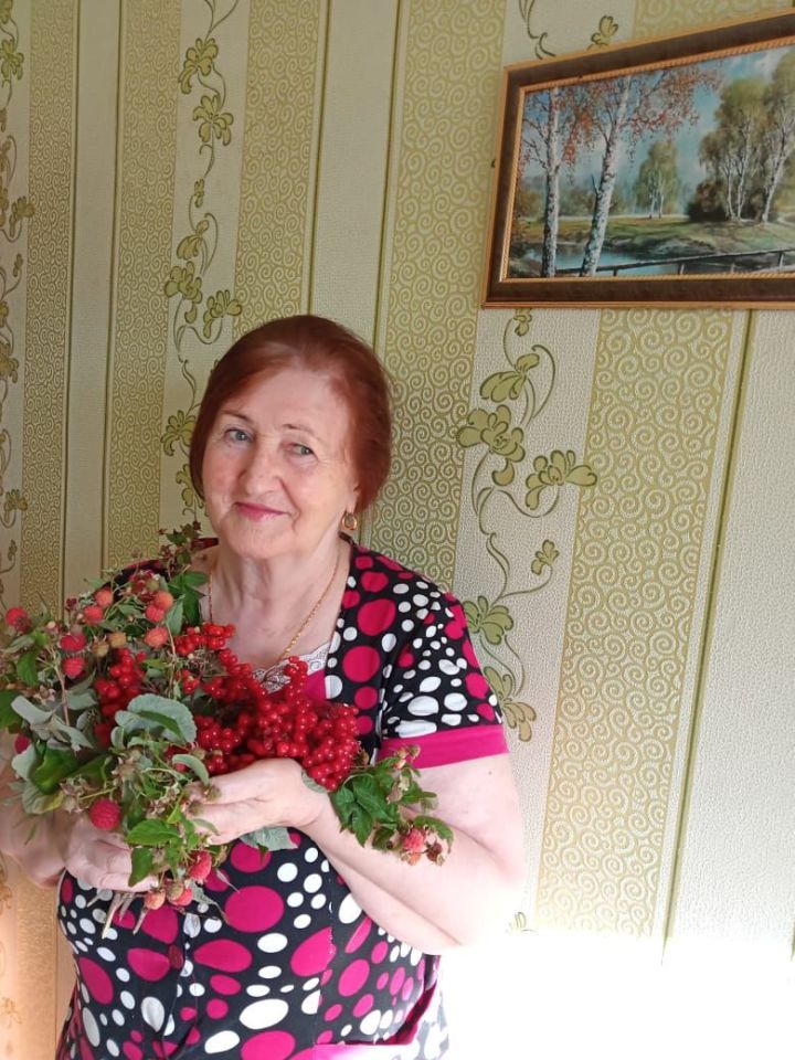 Свой юбилейный день рождения отмечает ветеран образования Валентина Александровна Осянина
