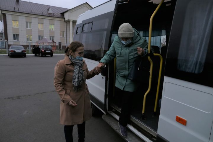 В Алексеевском организована бесплатная доставка пожилых к пункту вакцинации