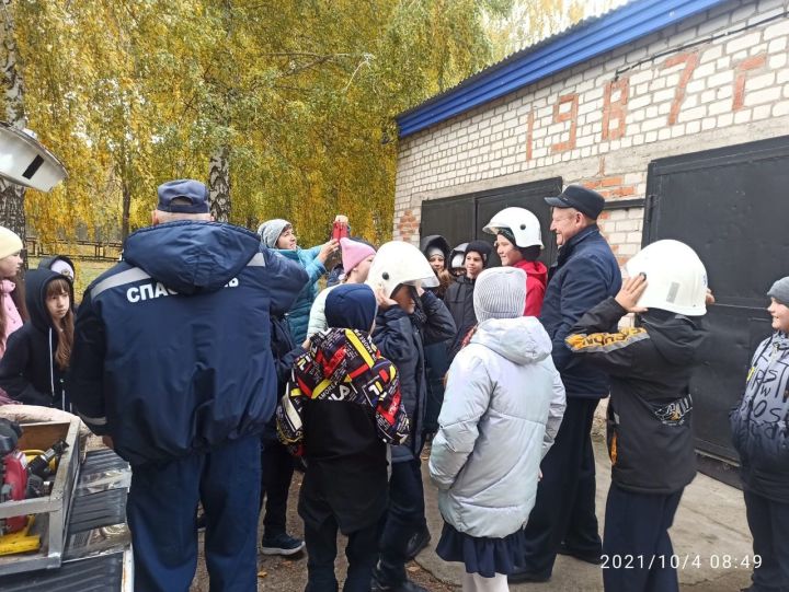 Школьники из Алексеевеского побывали в гостях у спасателей