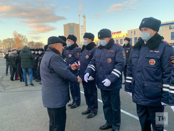 Президент РТ вручил полицейским ключи от 63 новых автомобилей