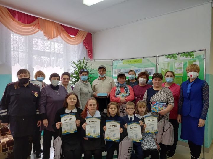 Алексеевские инспекторы ГИБДД наградили семьи из Ялкино