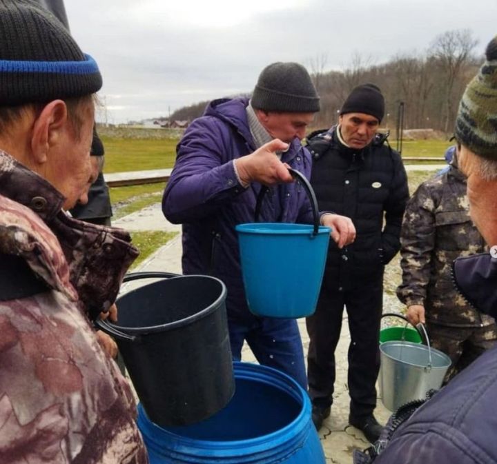Билярские любители рыбного лова совместно с сотрудниками Билярского музея-заповедника продолжили добрую традицию запуска рыбы в водоемы