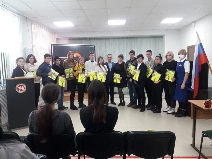 В Алексеевском аграрном колледже прошел конкурс презентаций "Судьбы оборванная нить...", посвященный Дню памяти жертв ДТП