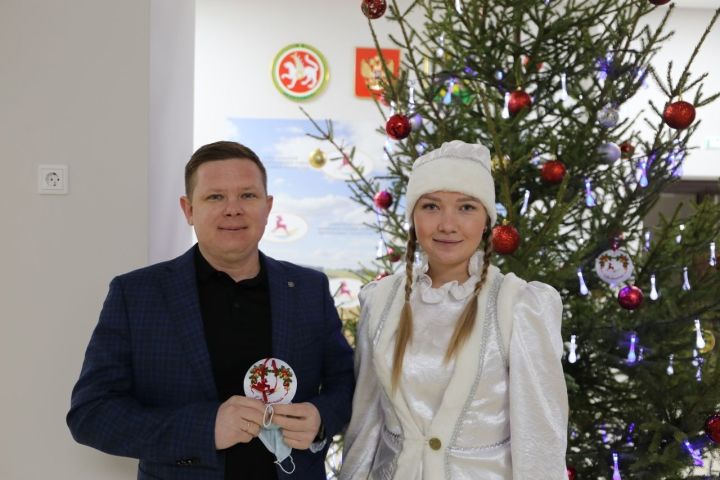 Глава Алексеевского района Сергей Демидов дал старт благотворительной акции «Ёлка желаний»