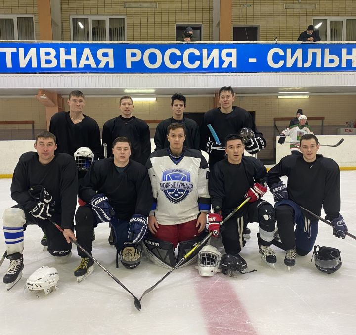Хоккеисты из Мокрых Курналей завоевали "серебро"