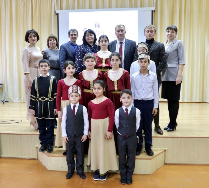 В Алексеевском открылась воскресная школа армянской культуры «Армат». «Армат» в переводе с армянского означает «корень»