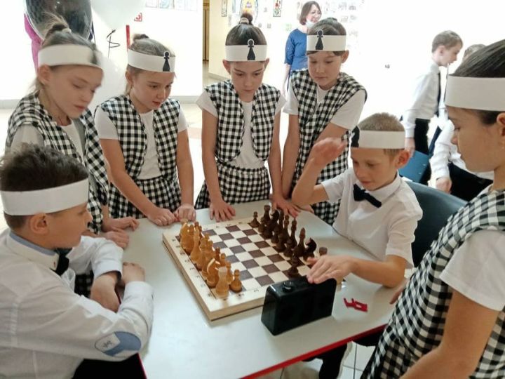В Алексеевской начальной школе №4 состоялось открытие шахматной зоны