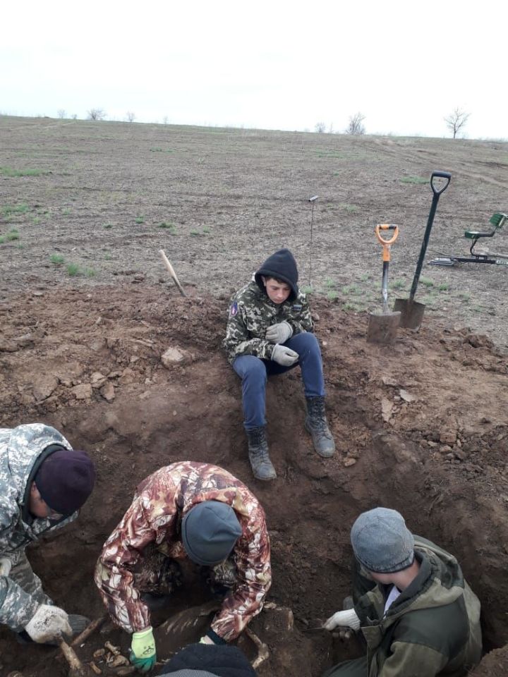 Поисковики Алексеевского района нашли на месте боев под Сталинградом три медальона с надписями и медаль «За боевые заслуги»