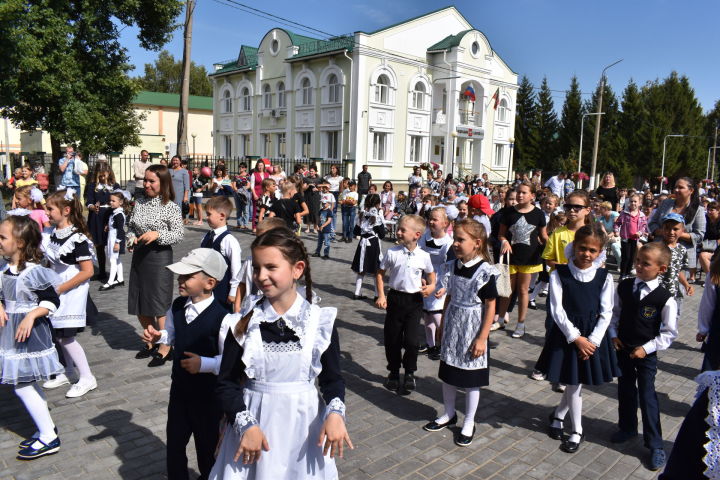 В День знаний в Алексеевском прошло яркое праздничное мероприятие для школьников