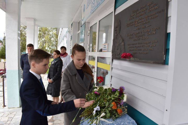 Ученики Алексеевской школы №2 почтили память Героя Советского Союза Ивана Кочнева