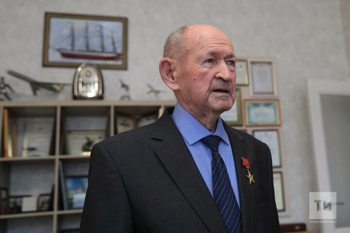 Герой Социалистического Труда Ильдус Мостюков принял участие в голосовании на дому