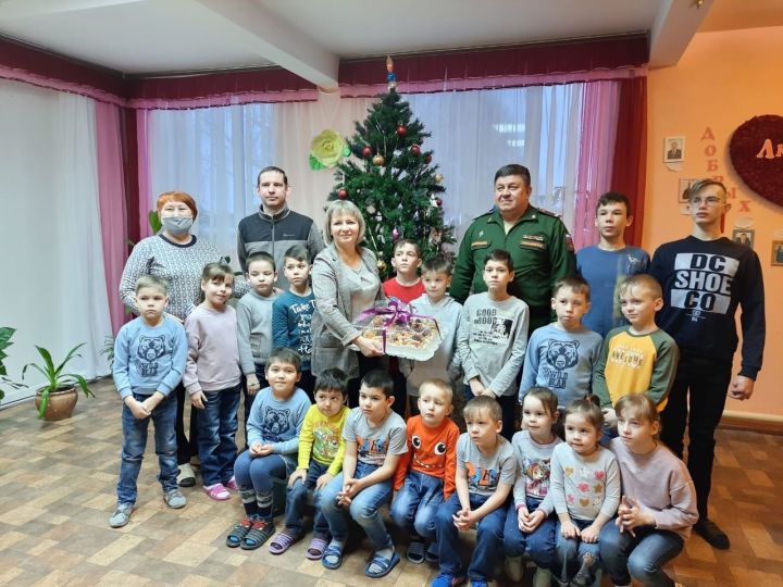 В Алексеевском районе ребята из приюта получили новогодние подарки