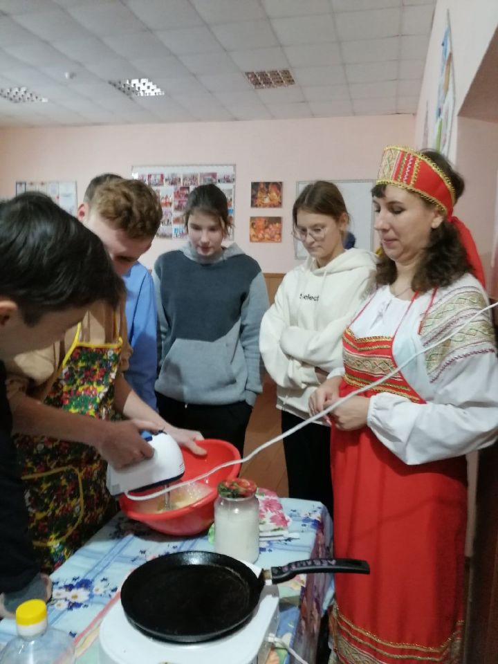 Левашевских школьников научили печь блины