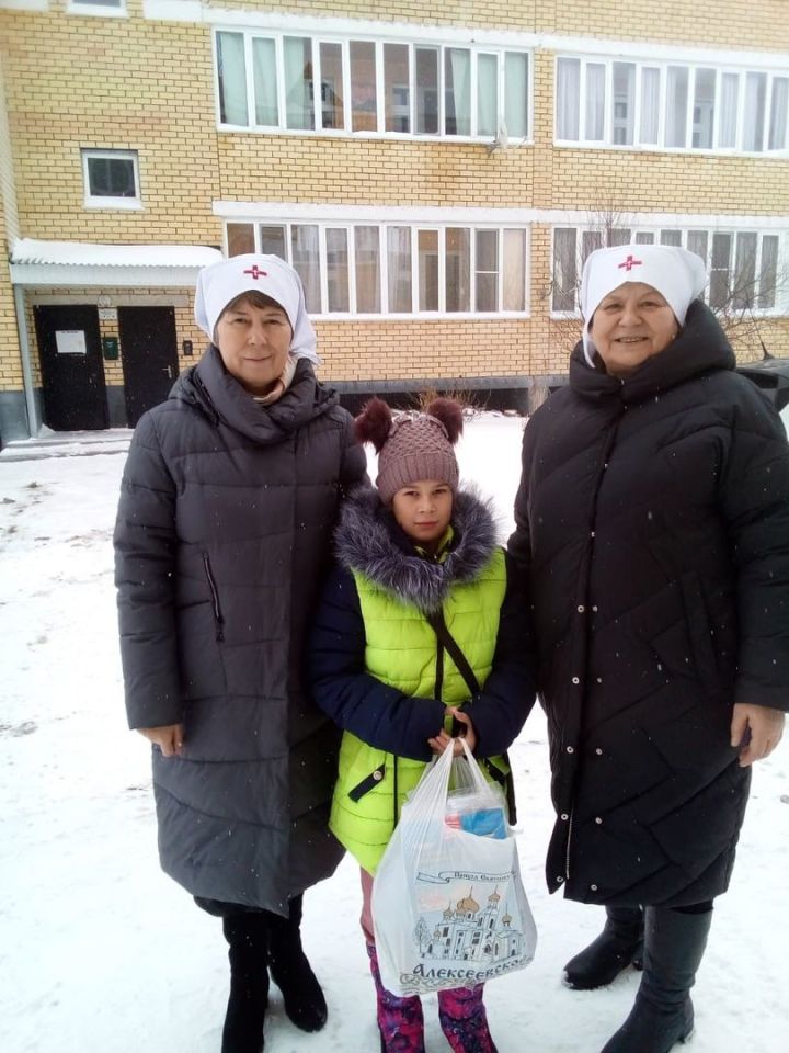 Сестры милосердия поздравили больных и врачей Алексеевской ЦРБ с Рождеством Христовым