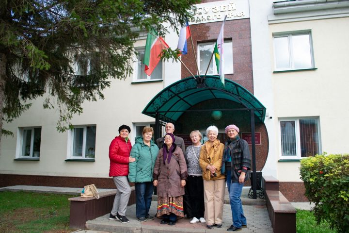 Пожилые алексеевцы и гости района бесплатно посещают музей родного края