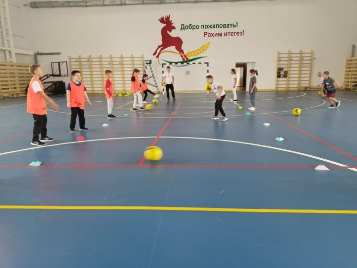 Во второй школе Алексеевского прошёл спортивный праздник «Юные футболисты»