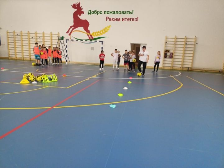 Во второй школе Алексеевского прошёл спортивный праздник «Юные футболисты»