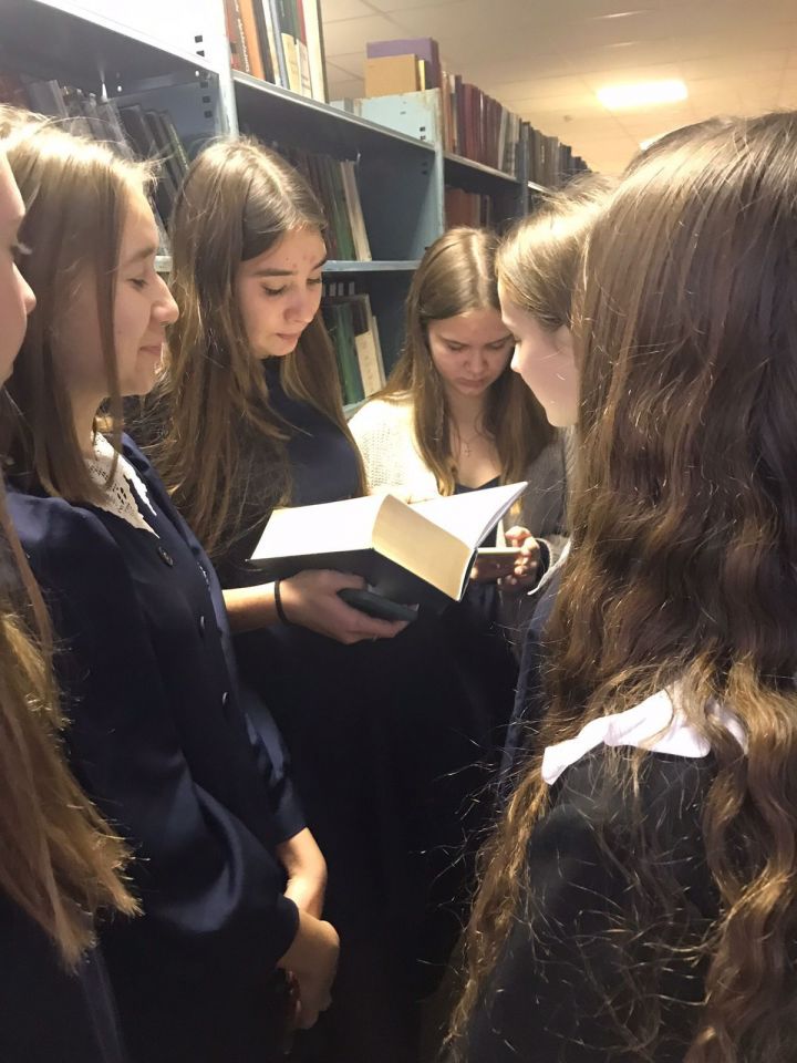 Алексеевским школьникам в библиотеке провели литературный квест