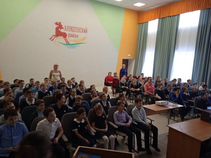 Алексеевским школьникам, перед зимними каникулами, напомнили правила дорожного движения