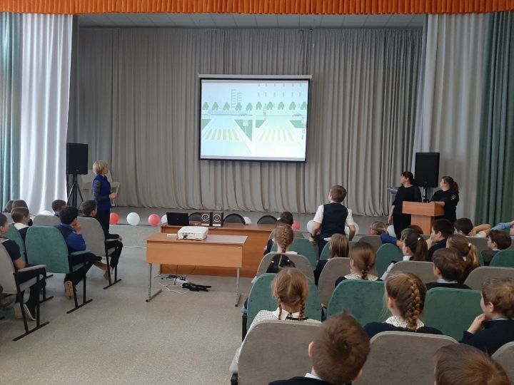 Алексеевским школьникам, перед зимними каникулами, напомнили правила дорожного движения