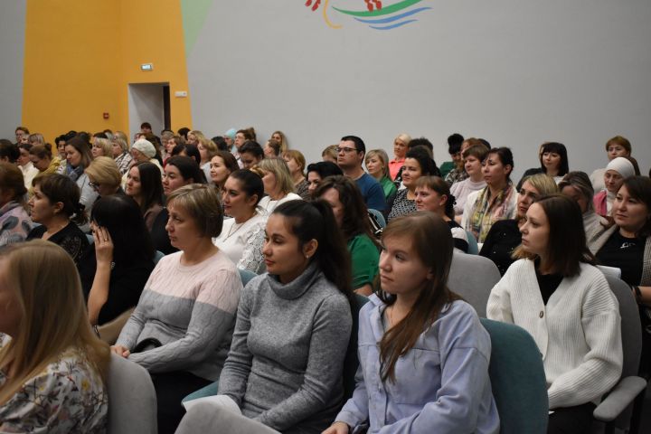 В Алексеевском родителям и педагогам рассказали о новых подходах к воспитанию детей