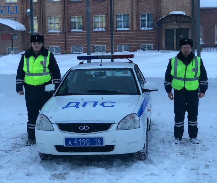 В Татарстане автоинспекторы помогли спортсменам, вовремя попасть на соревнования