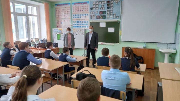 В школах района проходят Парламентские уроки с участием депутатов районного Совета