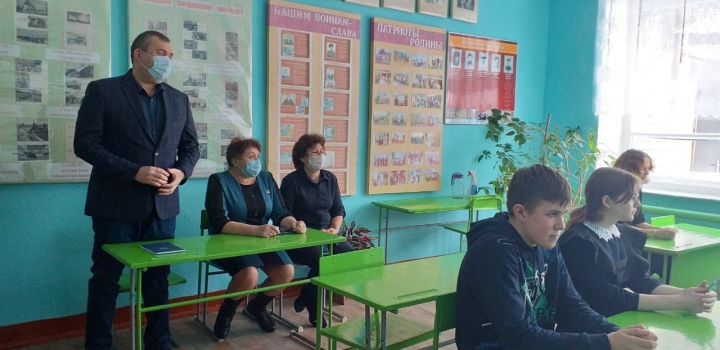 В школах района проходят Парламентские уроки с участием депутатов районного Совета
