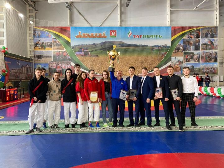 Команда Алексеевского района по борьбе на поясах признана лучшей в Татарстане