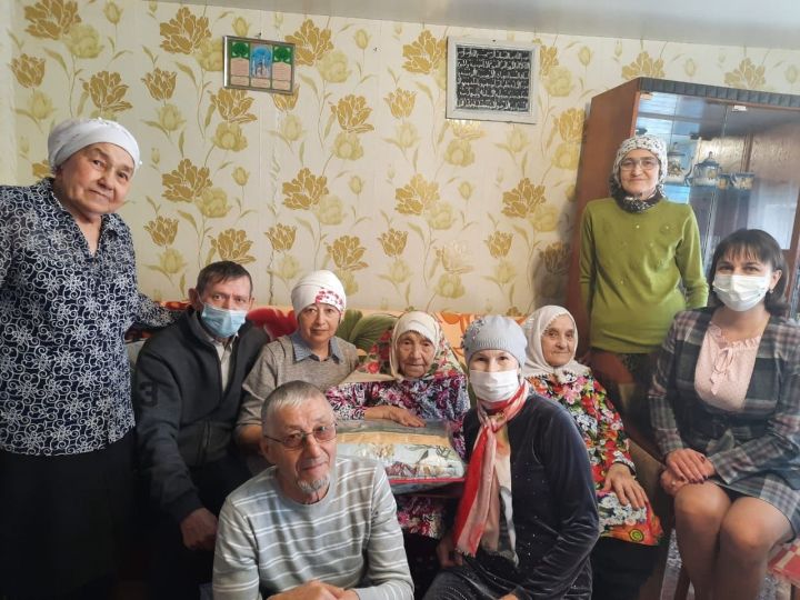 Свой 90-летний юбилей отметила жительница села Мокрые Курнали Мухаметова Гиззельниса Сагировна