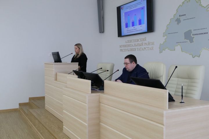 Сегодня под председательством Главы муниципалитета Сергея Демидова состоялось очередное отчетное собрание
