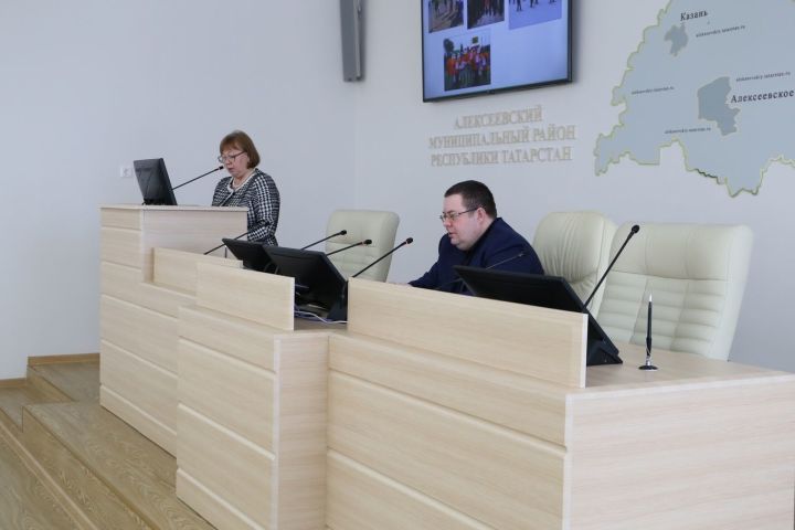Сегодня под председательством Главы муниципалитета Сергея Демидова состоялось очередное отчетное собрание