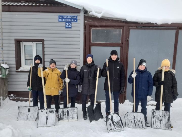 Ученики школ нашего района пришли на помощь ветеранам труда