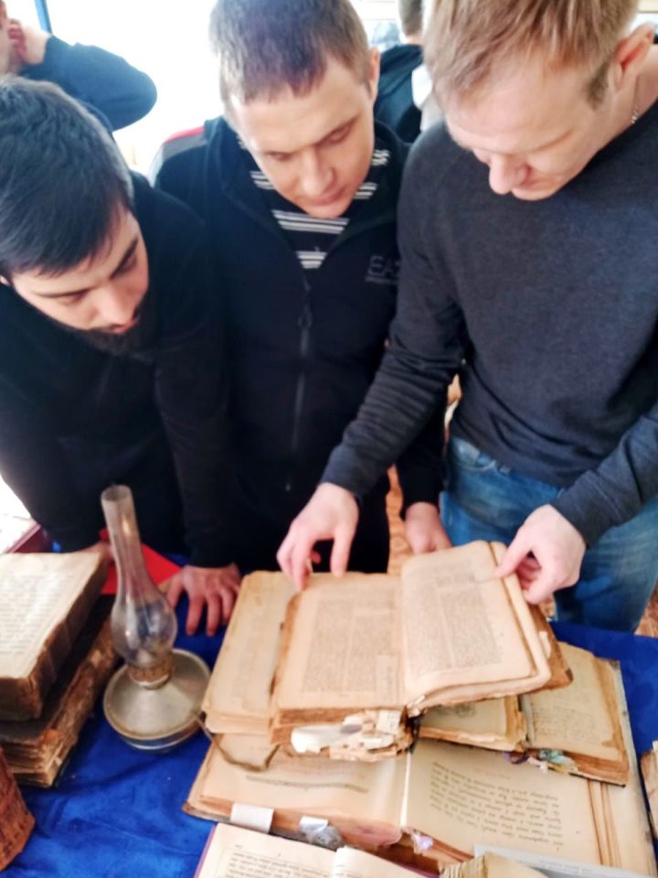 В рамках Дня православной книги Алексеевский храм посетили ребята из реабилитационного центра