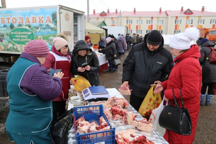 На сельскохозяйственной ярмарке в Алексеевском продают сахар, гречку и соль