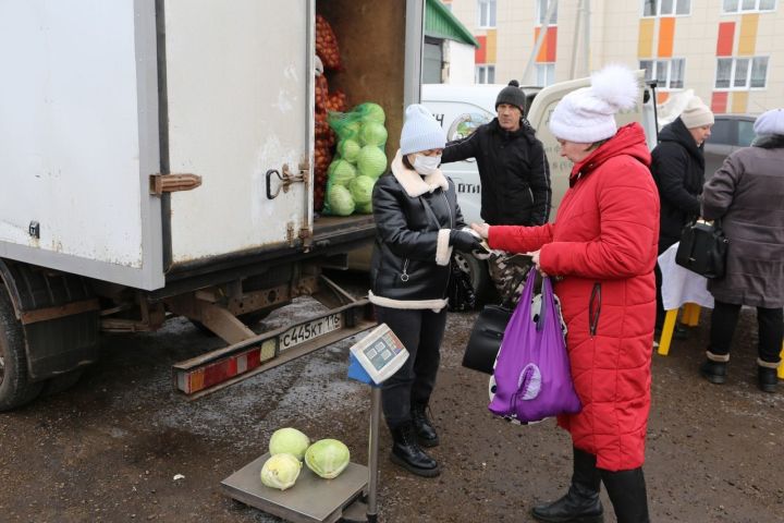 На сельскохозяйственной ярмарке в Алексеевском продают сахар, гречку и соль